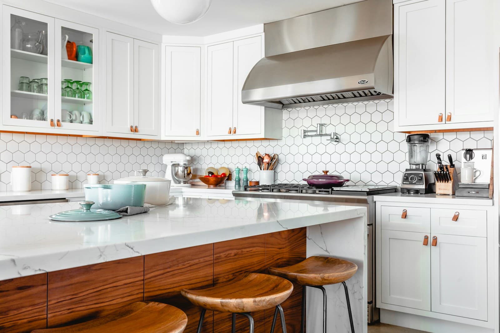 A carefully maintained space for kitchen deep cleaning